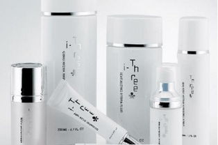 唯白化妆品 产品美学与店铺装修的视觉盛宴